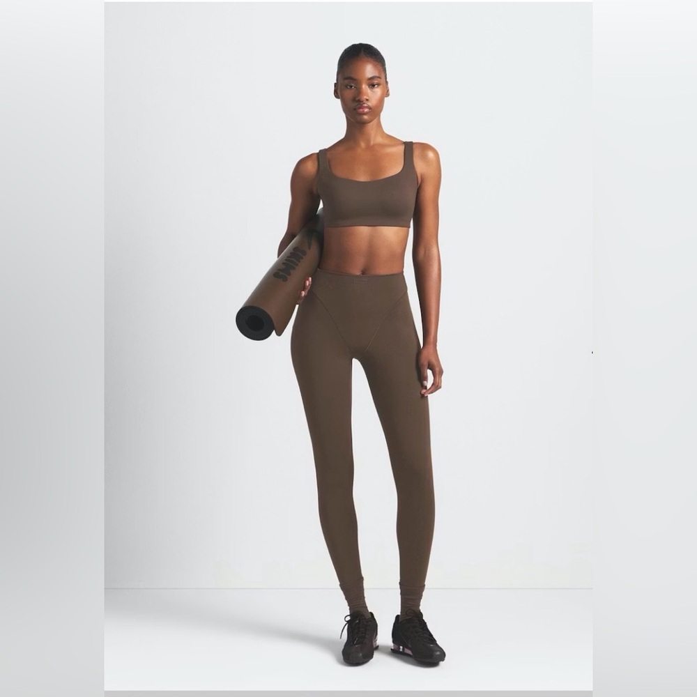 NikeSKIMS MATTE V-LINE 26" LEGGING